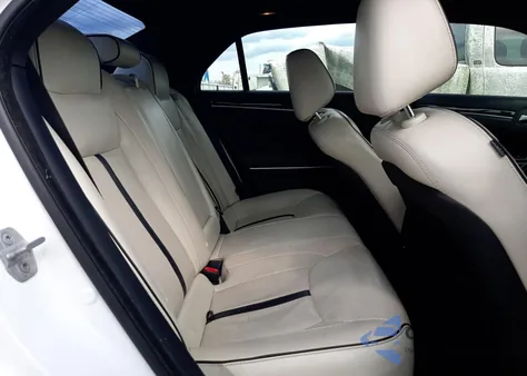 2013 Chrysler 300 z USA, uszkodzony, nr VIN 2C3CCAAGXDH698080